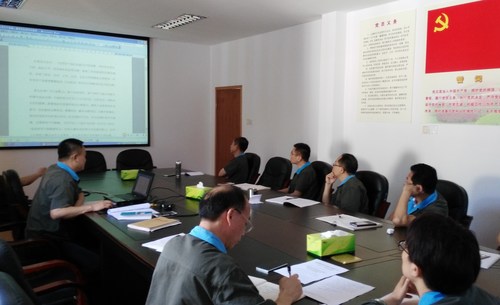 27　　　　党委召开学习会[2].jpg