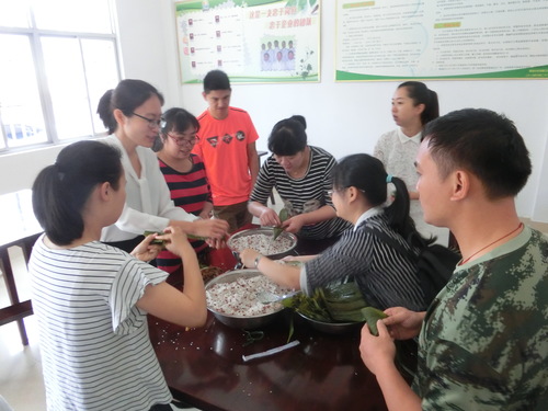 陈志雄：永安分公司团委开展“庆端午、齐包粽”主题活动2.jpg