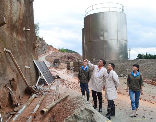 邓义桢：6.21吴彩洪董事长到龙岩分公司视察防汛抗灾工作1.jpg