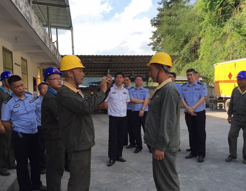 蓝胜辉--三明市领导陈育煌一行到富兴建设公司调研民爆物品闭环式可视化系统试运转情况2.jpg