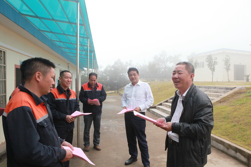 邹英莲：上杭县总工会宣讲党的十九大精神.jpg