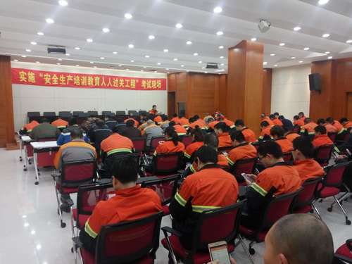 张福隆：人人过关考试照片.jpg