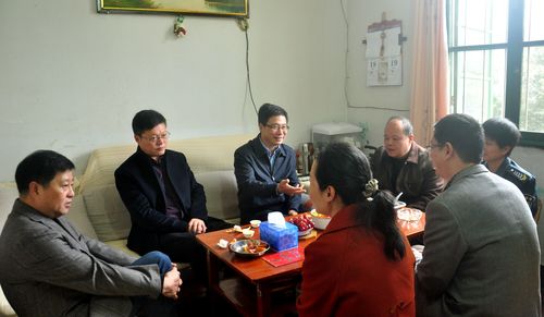 陈宏金：陈斌副总一行到永春分公司慰问困难职工。.jpg