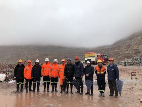刘亚东、邱志峰-富兴建设上杭分公司胶状乳化炸药混装车项目正式投产.jpg