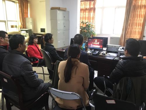 闽能销售公司组织观看《八闽先锋》节目.jpg