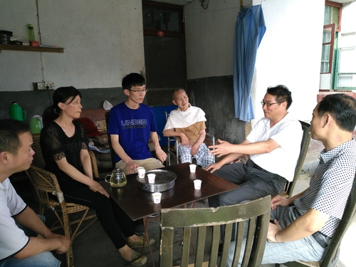 叶彤：帮扶慰问现场.jpg