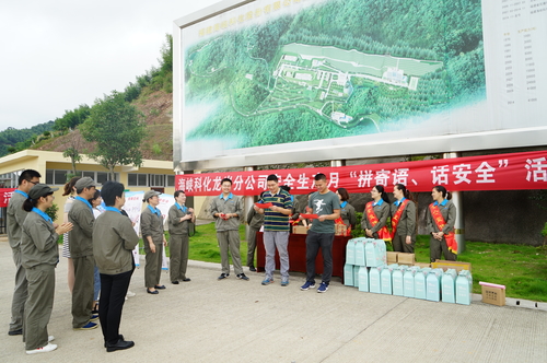 叶莉：“拼寄语、话安全”活动现场1.jpg