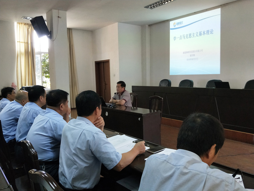 蔡美花：图为曾开锋书记在永安双华公司上党课现场.jpg