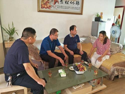 刘娟莉-“一对一结对帮扶”慰问活动现场照片.jpg