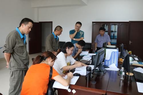 郭芳萍：龙岩市环保局固废中心人员到龙岩分公司进行年度检查.jpg