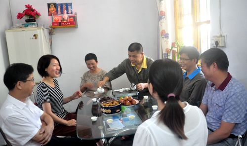 陈宏金：海科公司财务总监于钦华一行到永春分公司慰问困难职工。.jpg