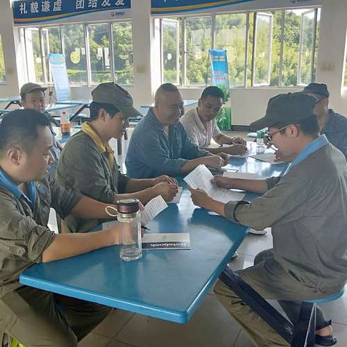 交流座谈会现场.jpg