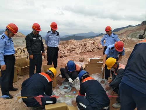罗晓恒--富兴建设上杭分公司成功销毁一批废旧弹药及民爆物品2.jpg