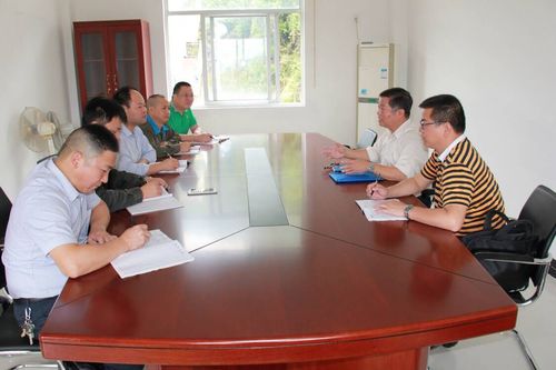 座谈会.jpg