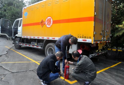 陈宏金：永春分公司组织对危货运输车进行好安全 检查。.jpg