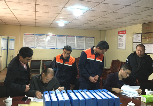 王世炫-省应急管理局一行检查安全内业2.jpg