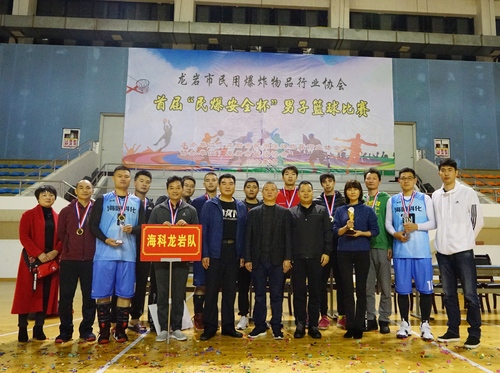叶莉：合影留念.jpg