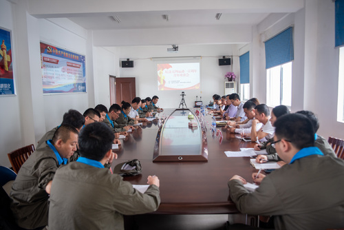 图为座谈会现场[2].jpg