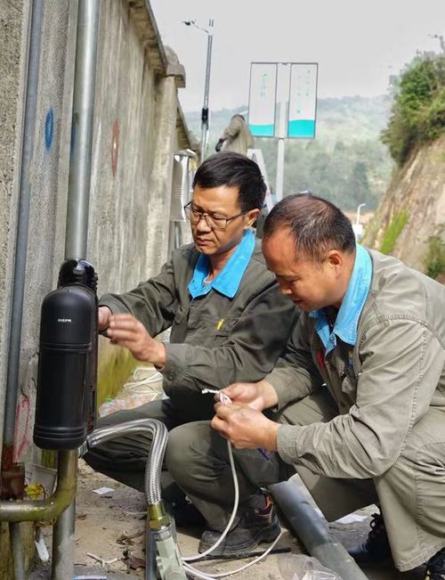 钟强光1：龙岩分公司“监控安装队”.jpg