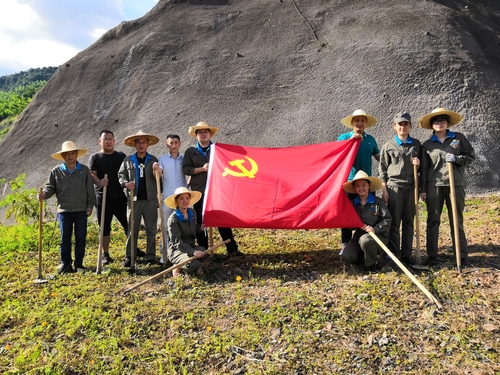 施英星：龙岩分公司机关一支部开展义务劳动.jpg