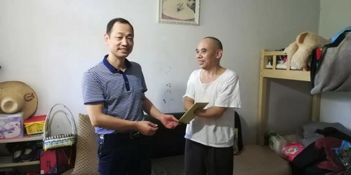 张思承：慰问现场_调整大小.jpg