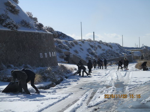 （采用）清扫积雪图片1_调整大小.jpg