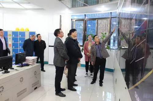 省委督导组到海科分公司参观监控中心_调整大小.jpg