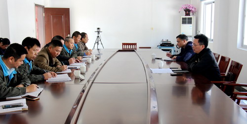 图为调研座谈会现场_调整大小.jpg