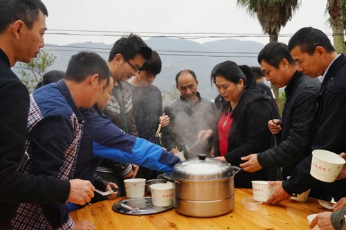 叶莉：龙岩分公司开展职工游园活动.jpg