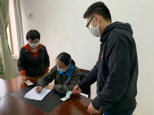 范莉：龙岩分公司女工委开展“母亲健�?+1”公益募捐活动_调整大小.jpg