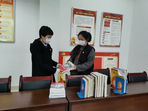 施英星：龙岩分公司机关一支部掀起《习近平在厦门》《习近平在宁德》《习近平在福州》学习热潮_调整大小.jpg