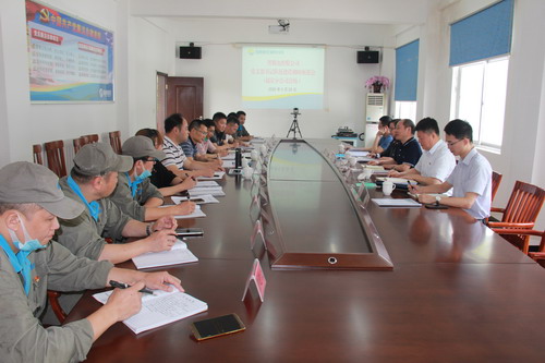 图为调研座谈会现场_调整大小.JPG