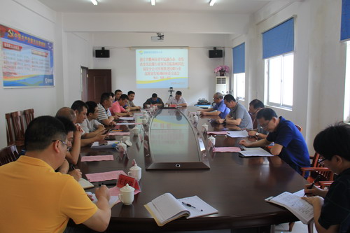 图为调研座谈会现�?(1)_调整大小.JPG