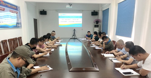 卢春雨（图）：福安分公司党委中心组学习“追寻领袖初心、吸取奋进力量”_调整大小.jpg