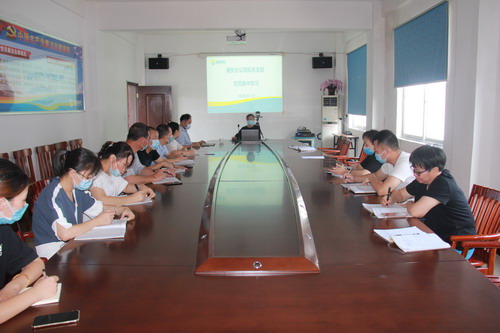 图为机关支部党员学习现场_调整大小.JPG