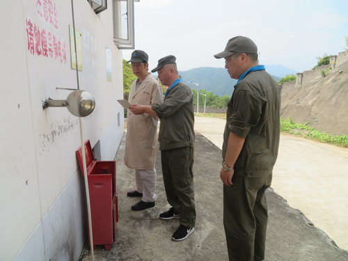 图为检查组正在检查库区_调整大小.jpg