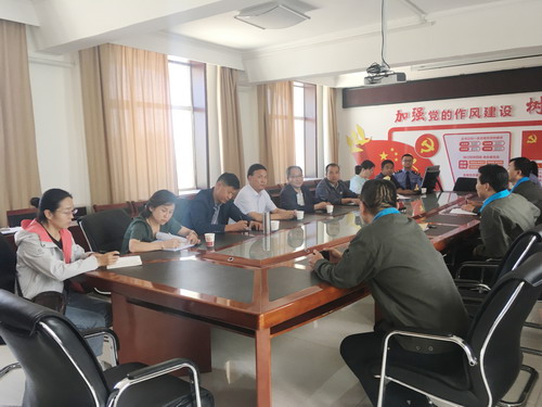 青海省应急管理厅副厅长王跃荣一行在1号会议室召开职业卫生工作检查反馈会_调整大小.jpg