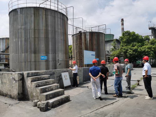 永安双华公司朱达成：三明市环保局检查组查看现场照片_调整大小.JPG
