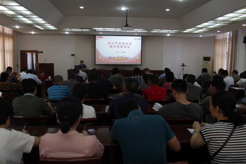 永安分公司赖宝禄：海峡科化公司党委委员、纪委书记何浦寨到党建工作挂点联系单位永安分公司上专题党课_调整大小.JPG