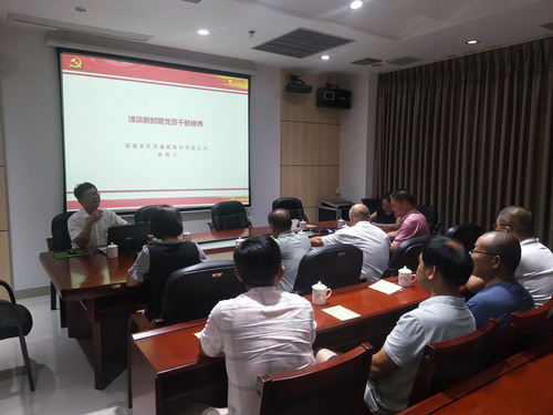 省民爆张耀�?黄朝元书记给德化物资公司全体员工上党课_调整大小.jpg