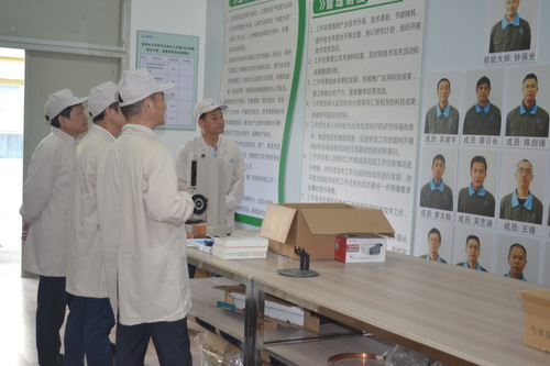 吴瑶：机电（控股）公司党委委员、副总经理吴大文一行参观党建品牌展示厅_调整大小.jpg