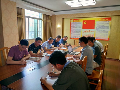 烽林王俊钦：中心组学习_调整大小.jpg
