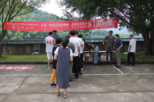 黄晓志：图为“质量月”有奖问答活动现场_调整大小.jpg