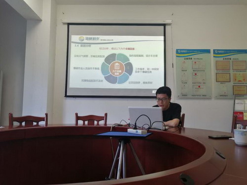 富兴建设-陈中�?富兴建设召开2020年度QC活动成果发布�?_调整大小.jpg