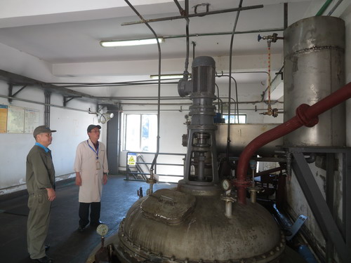 潘文生：图为颜建议深入生产一线开展安全检�?(2)_调整大小.JPG