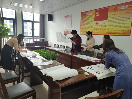 海科省民�?刘敏 省民爆公司工会开展“习言习语 学思践悟”献墨活�?_调整大小.jpg