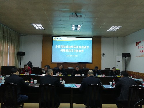 富兴建设-陈中�?富兴建设公司多孔粒状铵油炸药现场混装车销爆工程顺利通过验收~1.jpg