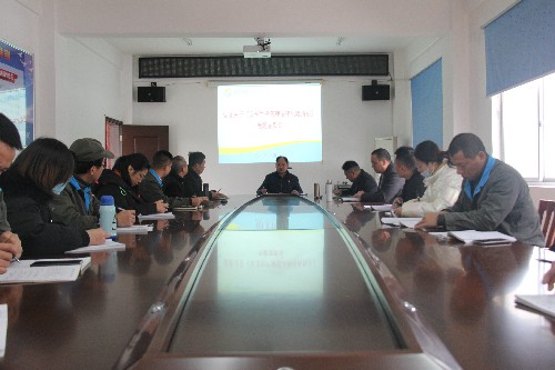 胡廷淦：图为中心组专题学习《《安全生产管理法律风险指引�?(1)~1.jpg