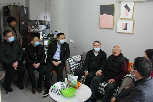 永安分公司l赖宝禄：省机电控股公司党委委员、副总经理陈伯炜到永安分公司走访慰问离休干部和困难职�?(2)~1.jpg