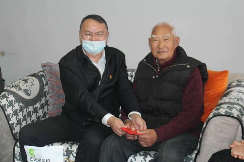 永安分公司l赖宝禄：省机电控股公司党委委员、副总经理陈伯炜到永安分公司走访慰问离休干部和困难职�?(4)~1.jpg